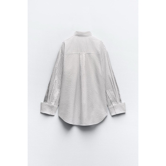 NWT Zara• Women’s oversized great & white striped  button down size medium - Picture 2 of 10